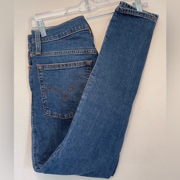 Levi’s Wedgie Fit Skinny Jeans - Picture 3 of 8